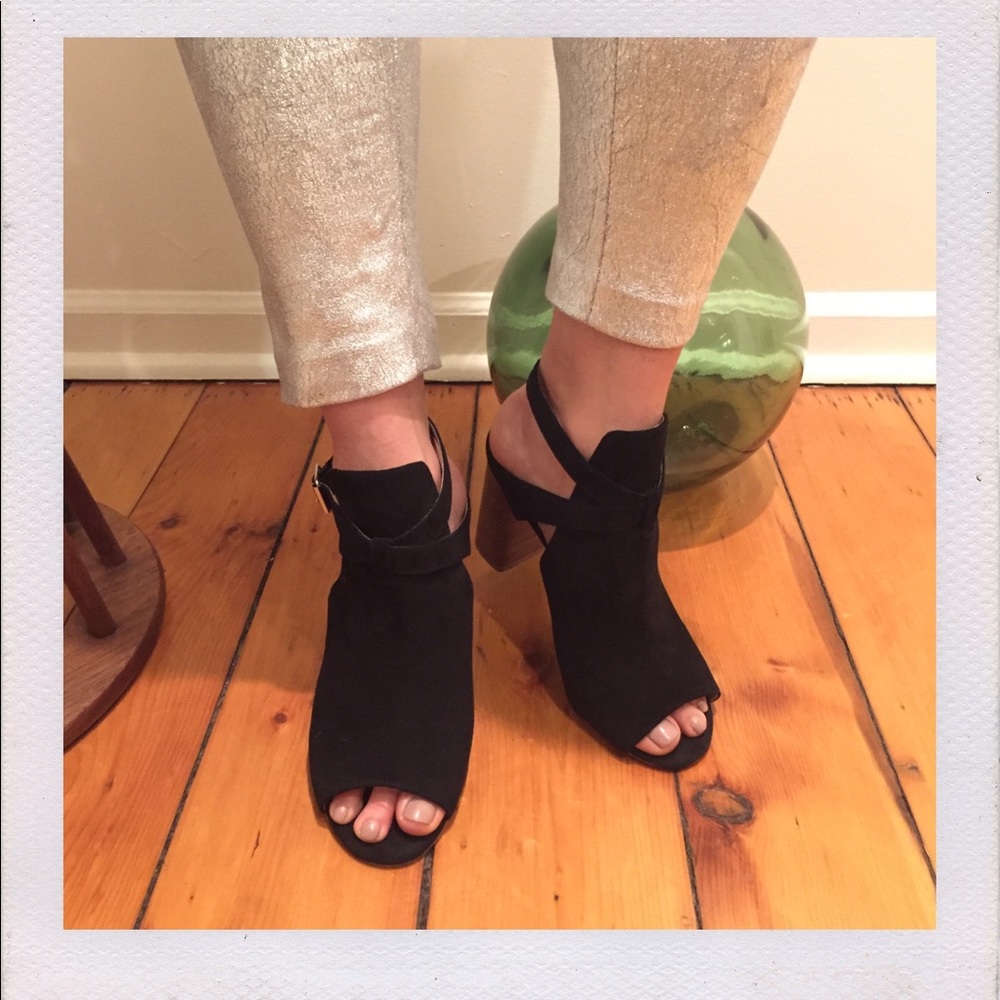 Black suede peep toe